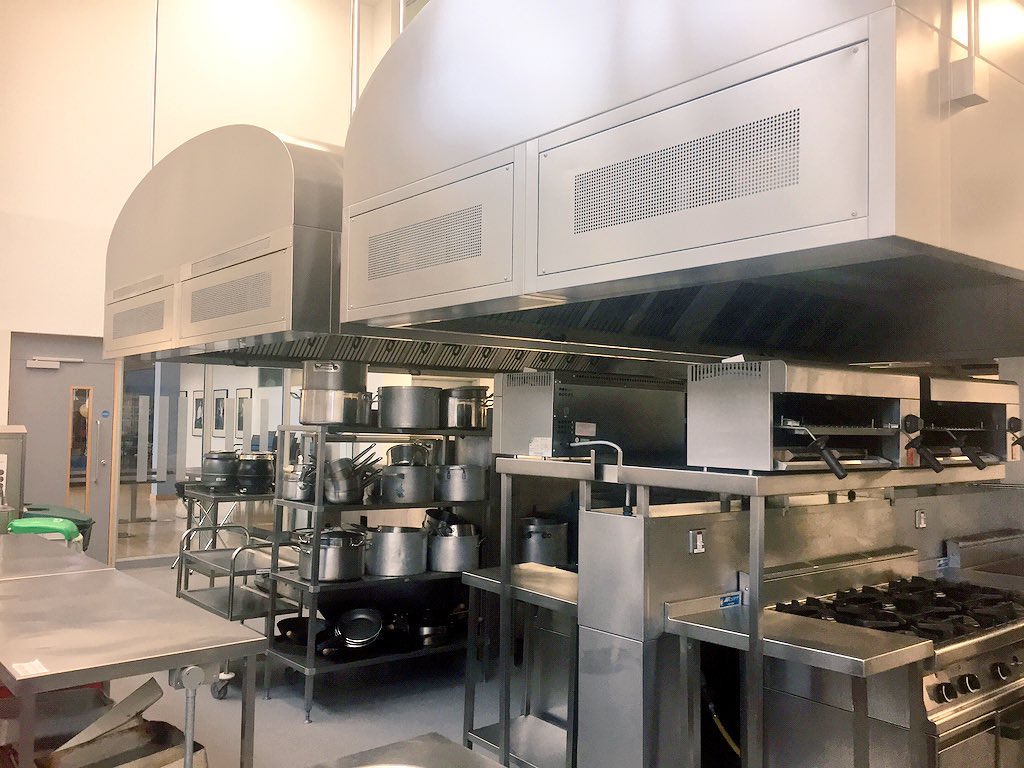 EileenChanHu's tweet photo. Great meeting @BelfastMet @CRAICNI The new Linen Lounge is fantastic and those kitchens! #todiefor #cooksdream https://t.co/qCTy8qOw3C
