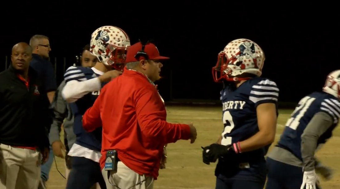 CoachMoniz's tweet image. #7QB @kenyonoblad #2WR @EtdedeauxEthan #21WR @Darion_Acohido for No.25 Liberty HS(NV) Patriots. #702HSFB #libertyfootball