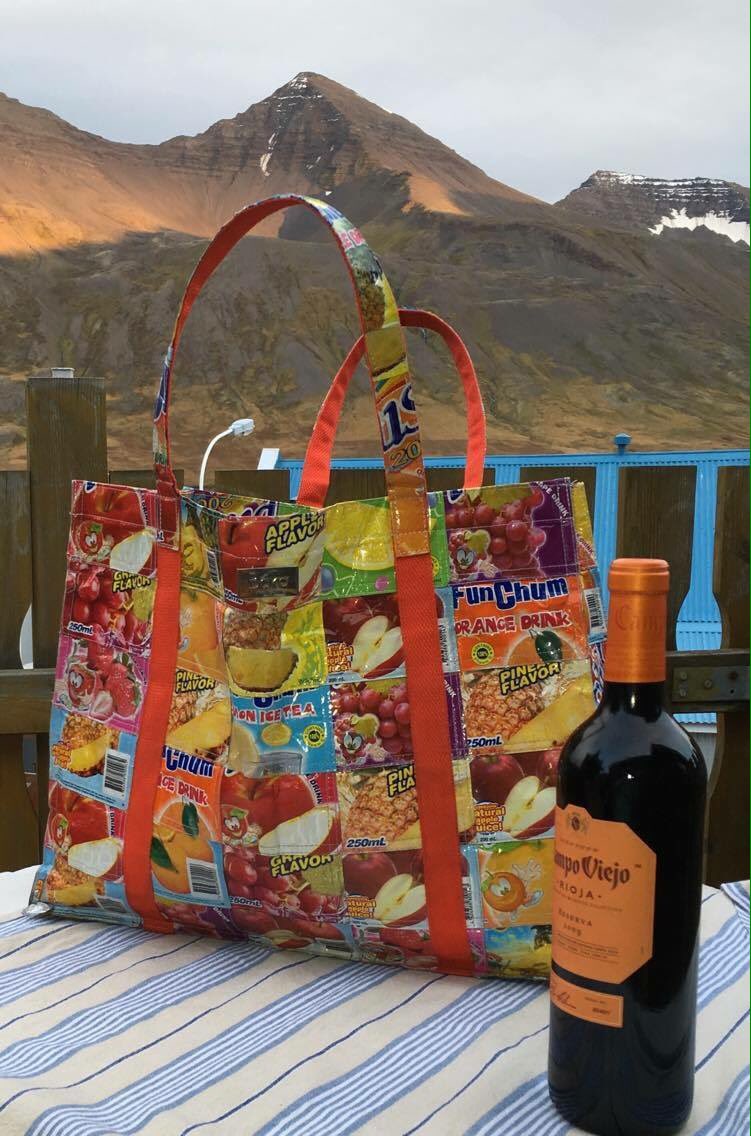 BakoBags's tweet photo. Making a statement around the world...this Báko shopping bag was spotted in Iceland. #bakobags #iceland #makeanimpact #peaceful #relax https://t.co/p3fLh9G71P