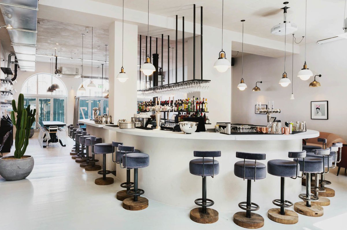 workofco's tweet image. Arc Dome Pendants making a large arc in this beautiful UK bar 😍
‣ Pendants by @alliedmaker - bit.ly/arc_dome #wheredesignlives