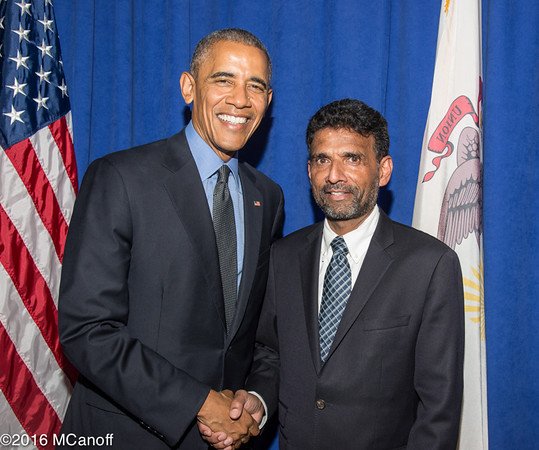 SivananthanLabs's tweet photo. very excited for Dr. Siva Sivananthan on getting to meet #obama @POTUS great experience! https://t.co/RlZKcdWntK