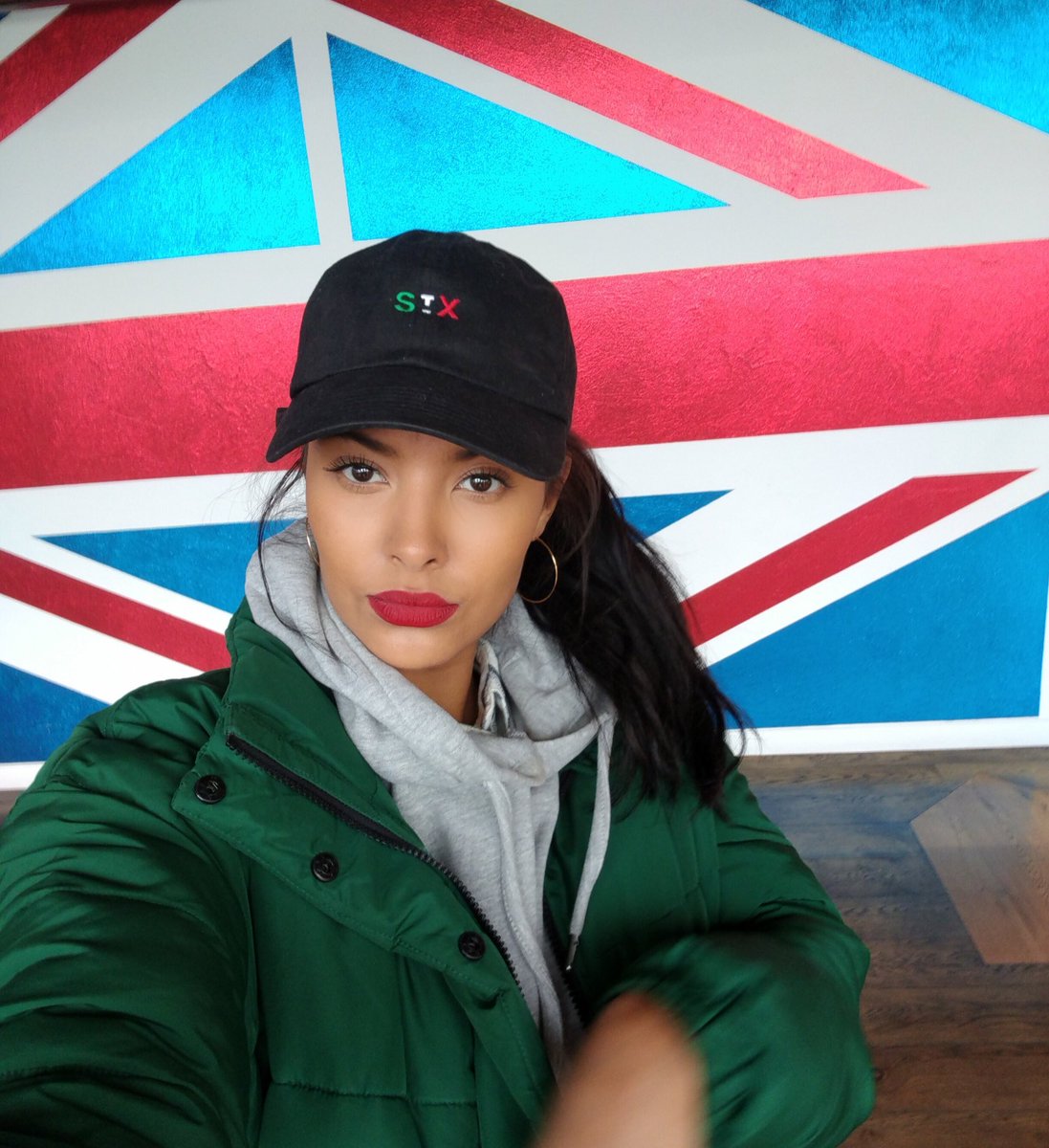 MayaJama's tweet photo. Thankyou @google for my new phone! Christmas came early, excited have clear selfies forever Lool ❤️👌🏾#googlepixel https://t.co/YoofdjzxLA