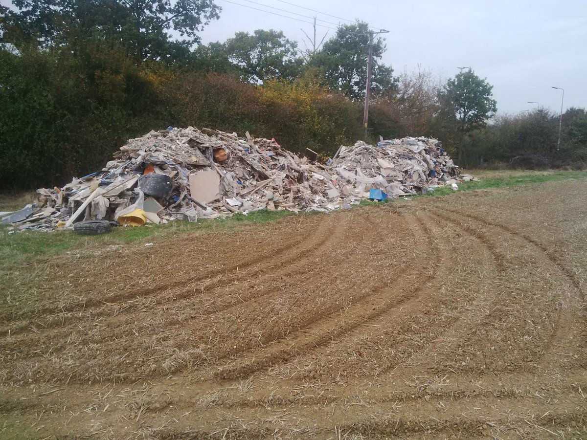 More #flytipping or shall I call it #organisedCrime happening nightly in south and mid Essex. <a href="/EssexPoliceUK/">Essex Police</a>
