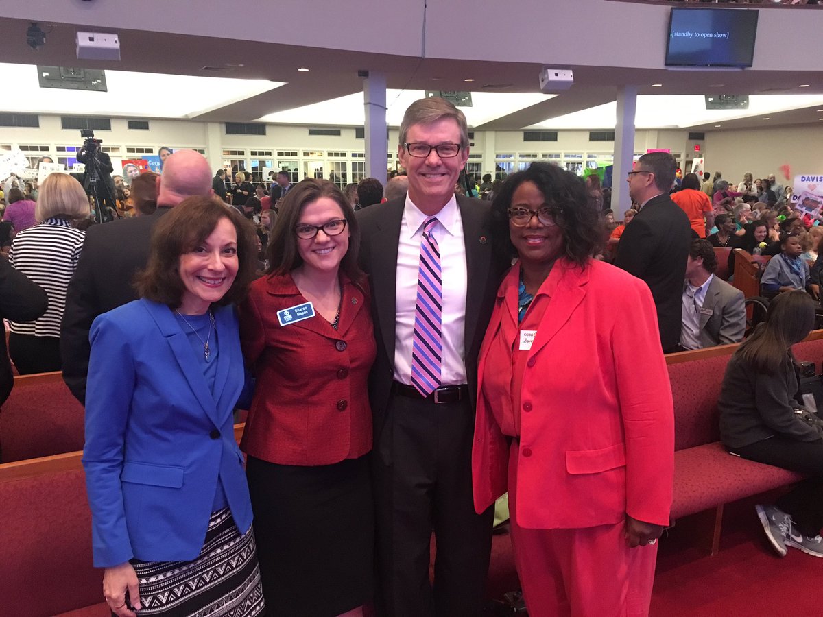 SharonSMason's tweet photo. Celebrating more than 130 teachers of the year from Cobb County, Marietta City and post-secondary education systems! @CobbChamber https://t.co/gu5HjL78SX
