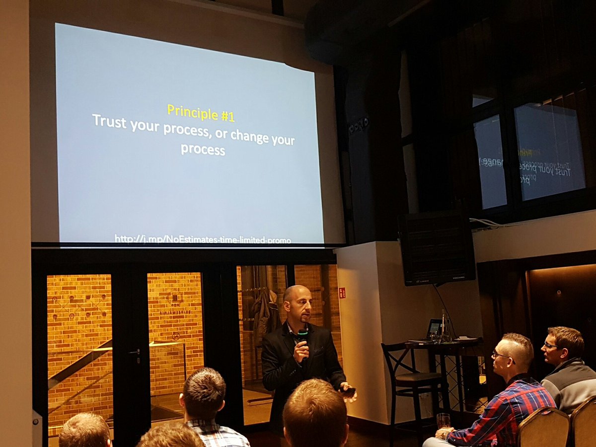 przemekkadela's tweet photo. Vasco Duarte (@duarte_vasco) talking about #noestimates at #mototalk https://t.co/VWh3PWY2Uv