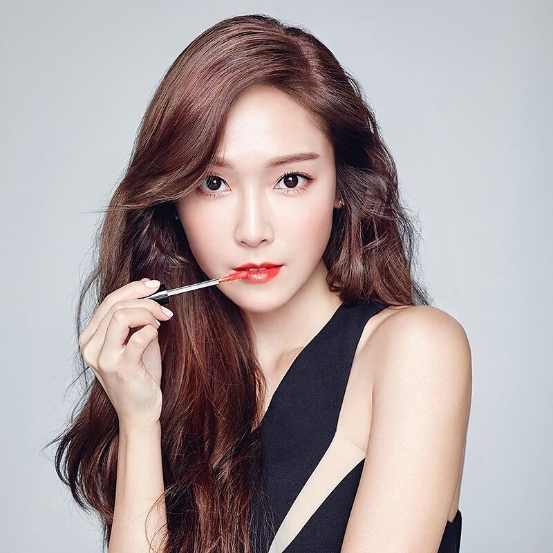 [OTHER][27-10-2015]Jessica trở thành người mẫu mới cho thương hiệu "J.ESTINA RED" CvoUwzRVUAAjfOP