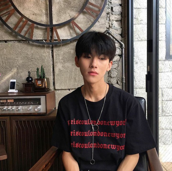 KkdongRDS's tweet photo. ⠀「 ᴵ ʷᵃᶤᵗ ᶠᵒʳ ᵃ ˡᵒᶰᵍ ᵗᶤᵐᵉ ʷʰᵉᶰ ᴵ ˢʰᵃˡˡ ᵈᵉᵛᵒᵘʳ ʸᵒᵘ 」 https://t.co/JaFtaq8DC3