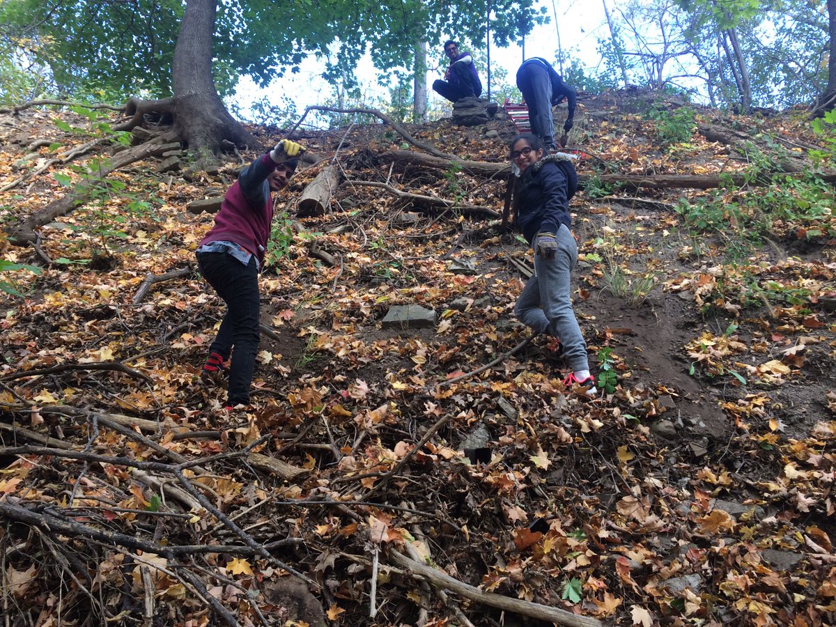 Planting wild Canadian rye, preventing erosion #stewardship #leadership #outdoored <a href="/tlkleadership/">Leadership Academy</a> <a href="/principaltlkss/">principaltlkss</a> 🐿🍂🇨🇦