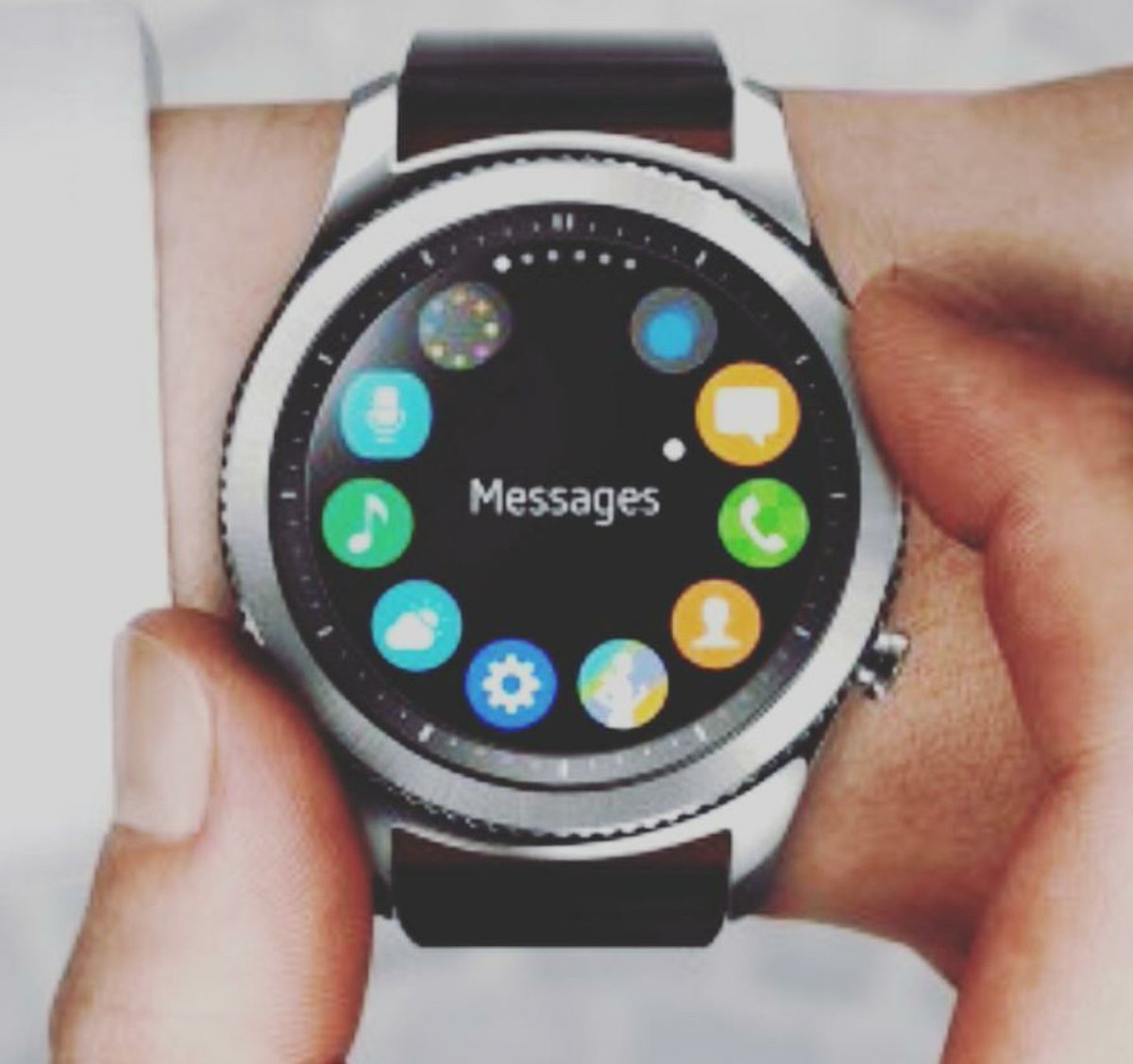SmrtWtchSociety's tweet photo. Big news Samsung Gear fans. The S3 could be available in the UK from November. Photo credit: Samsung #samsunggears3 #samsunggear #smartwatch https://t.co/f3LWOjO7xJ