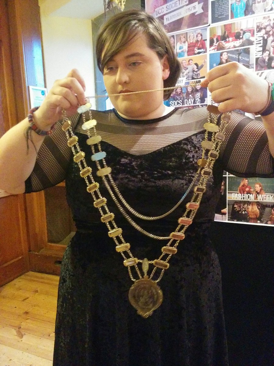 uccsocieties's tweet photo. Wotz a chain #confusedpresident #? #getinvolved #yearbooklaunch https://t.co/qsniOhhH8S