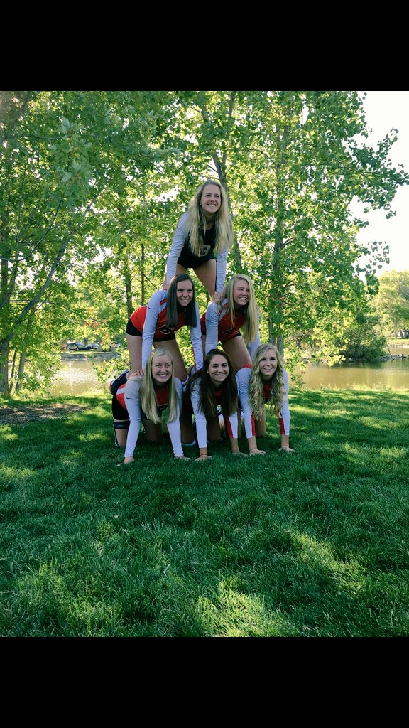 KLHS_News's tweet photo. ☢🏐🏐COME SUPPORT YOUR SENIOR  VOLLEYBALL GIRLS @ 6:15 FOR THEIR LAST HOME GAME AND SENIOR NIGHT 🏐🏐☢ https://t.co/Ex7oToX6Zn
