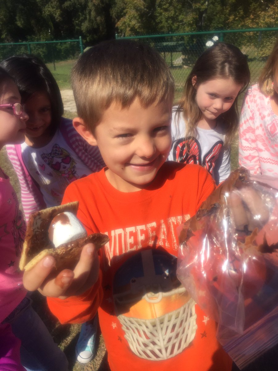 KMRawlston's tweet photo. Science is delicious solar ovens in @Strock2nd were a success! 3/4 of them worked!! #thinkmakeimprove @MCSDigital @CarthageES https://t.co/GikMwOmdDD