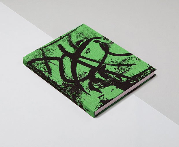 In this hands on workshop, <a href="/MatthewConnors_/">Matthew Connors</a> will guide students through the book dummy process: ss1.us/a/1nzVJBhL