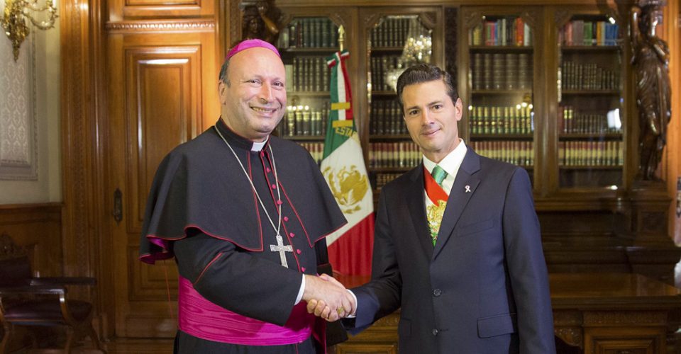 Pajaropolitico's tweet photo. Homosexuales tienen los mismos derechos que los demás, dice el nuncio Coppola tras reunión con Peña https://t.co/HENo1h5OrC https://t.co/ehtKFvLXTx