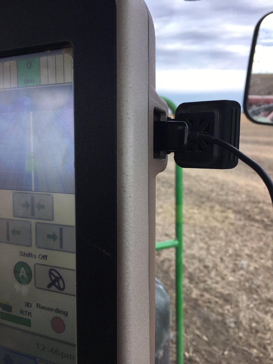 boucherfarms's tweet photo. If you ever forget your charger but have the cord, plug it into the 2630 monitor and it'll charge your phone! #farmerhack https://t.co/kpZDisJBTu