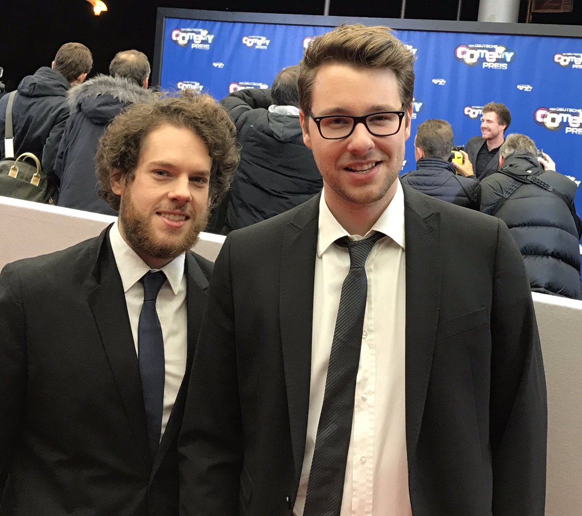 Das Podcast Ufo در توییتر Auf Dem Roten Teppich Haben Wir Unseren Guten Freund Und Kollegen Lukemockridge Getroffen Comedypreis Wen Sollen Wir Einladen Https T Co Otwf9ot4l8