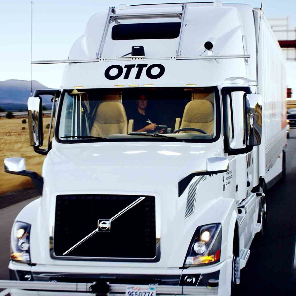 The future of #transportation. Uber's #SelfDriving truck delivers #Budweiser beer ti.me/2eN6NsA <a href="/time/">TIME</a> #Innovation