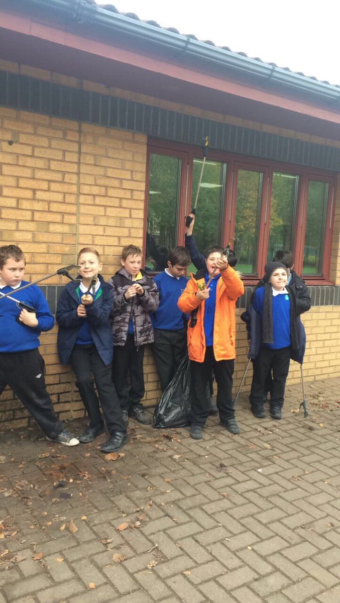 MrWatersECPS's tweet photo. P5-7 boys had a great time supporting Piktober this week ♻️♻️♻️@EcoSchoolsScot @LitterTeam #VPSEco https://t.co/SNnR6vwPCg
