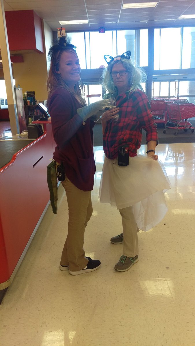 aubreyspaul's tweet photo. #gstlcostumecontest #aubanddeedreamteam #redcards  #5% https://t.co/ZRLc92Suaz