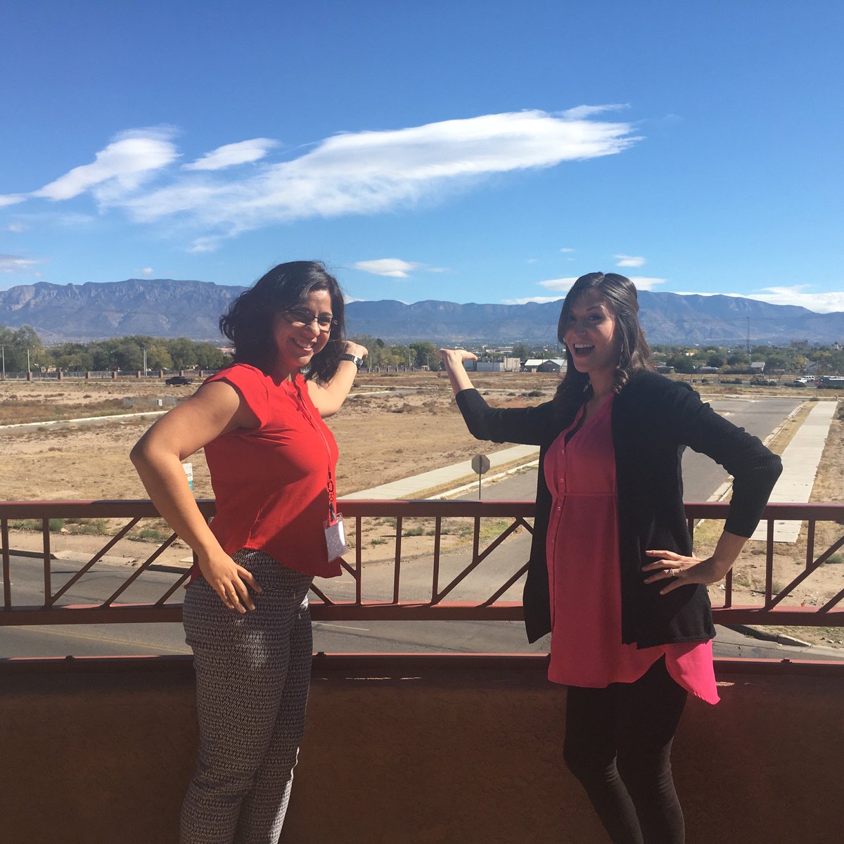dayra_f's tweet photo. Moving mountains! The power of two. #escaleras16 #NASPA  #poweroftwo #powerofus https://t.co/hRFNvgSCbB
