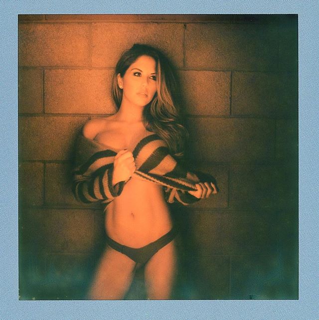 BrittneyPalmer's tweet photo. "Keep your body still.." photo by @2wenty_ #palmerstudios https://t.co/vrI91Kg6eX