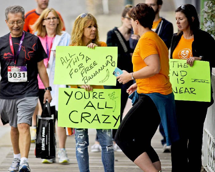 7BMarathon's tweet photo. We had some amazing spectators last weekend with some hilarious signs. Did you have any favorites out on the course? https://t.co/NHfbE89Fub
