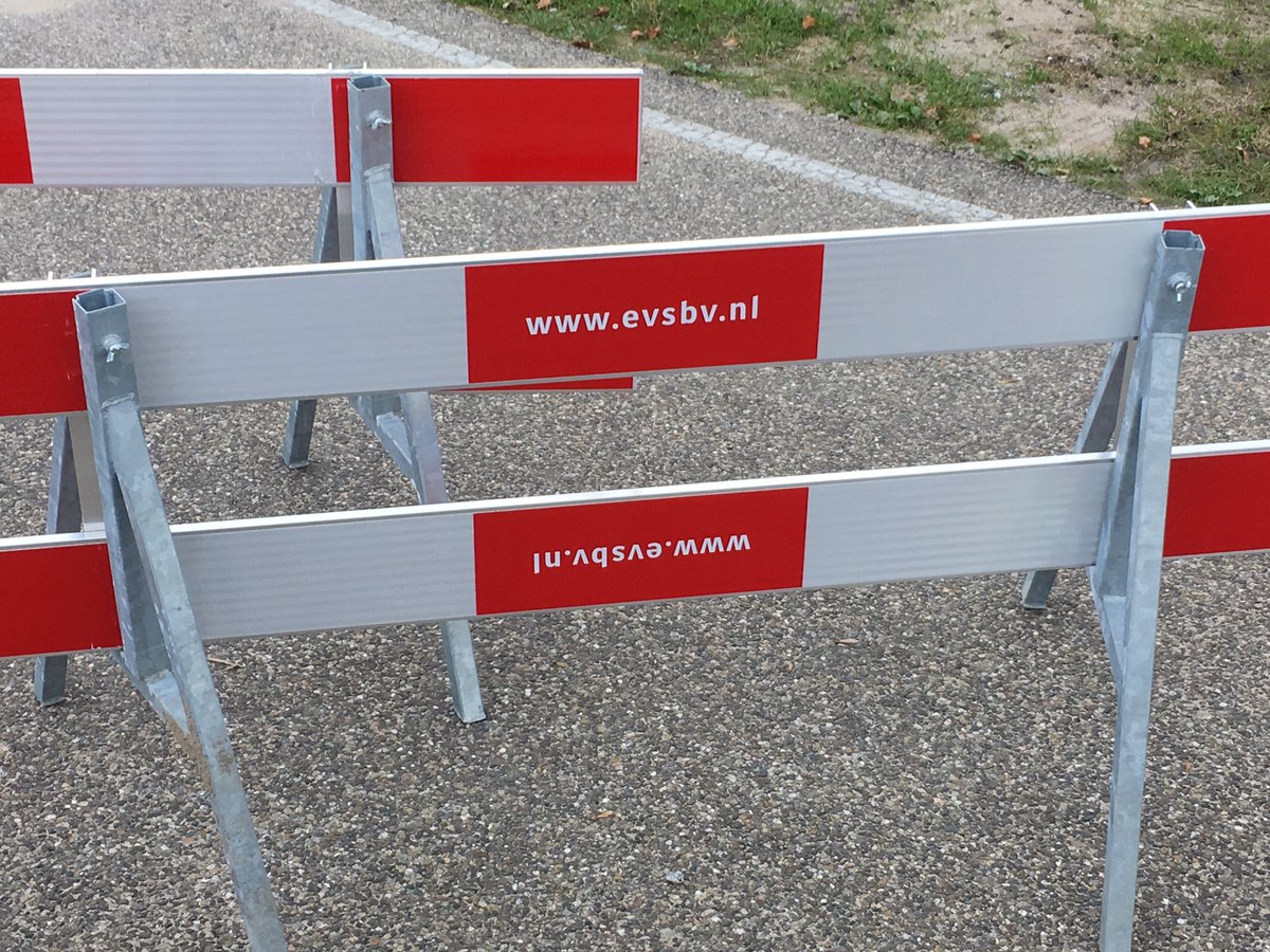 OliviervanDet's tweet photo. Vroeg op transport naar #Rozenburg om er voor @EVSinfrabouw weer wat moois van te maken..! https://t.co/vDSAMRiuxV