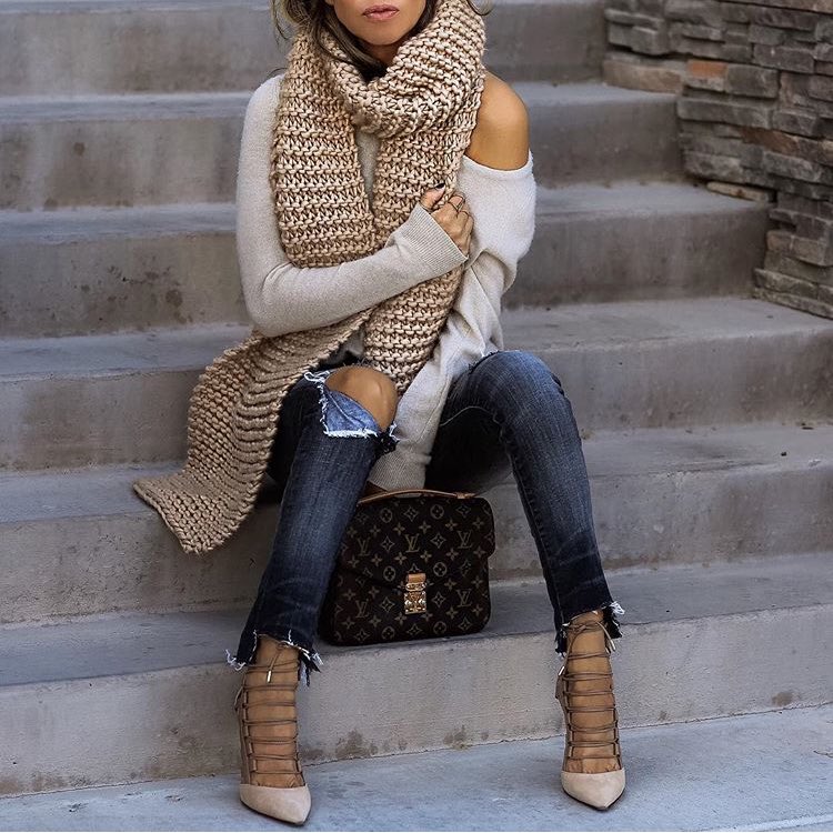 <a href="/lolariostyle/">Sasha Simon</a>