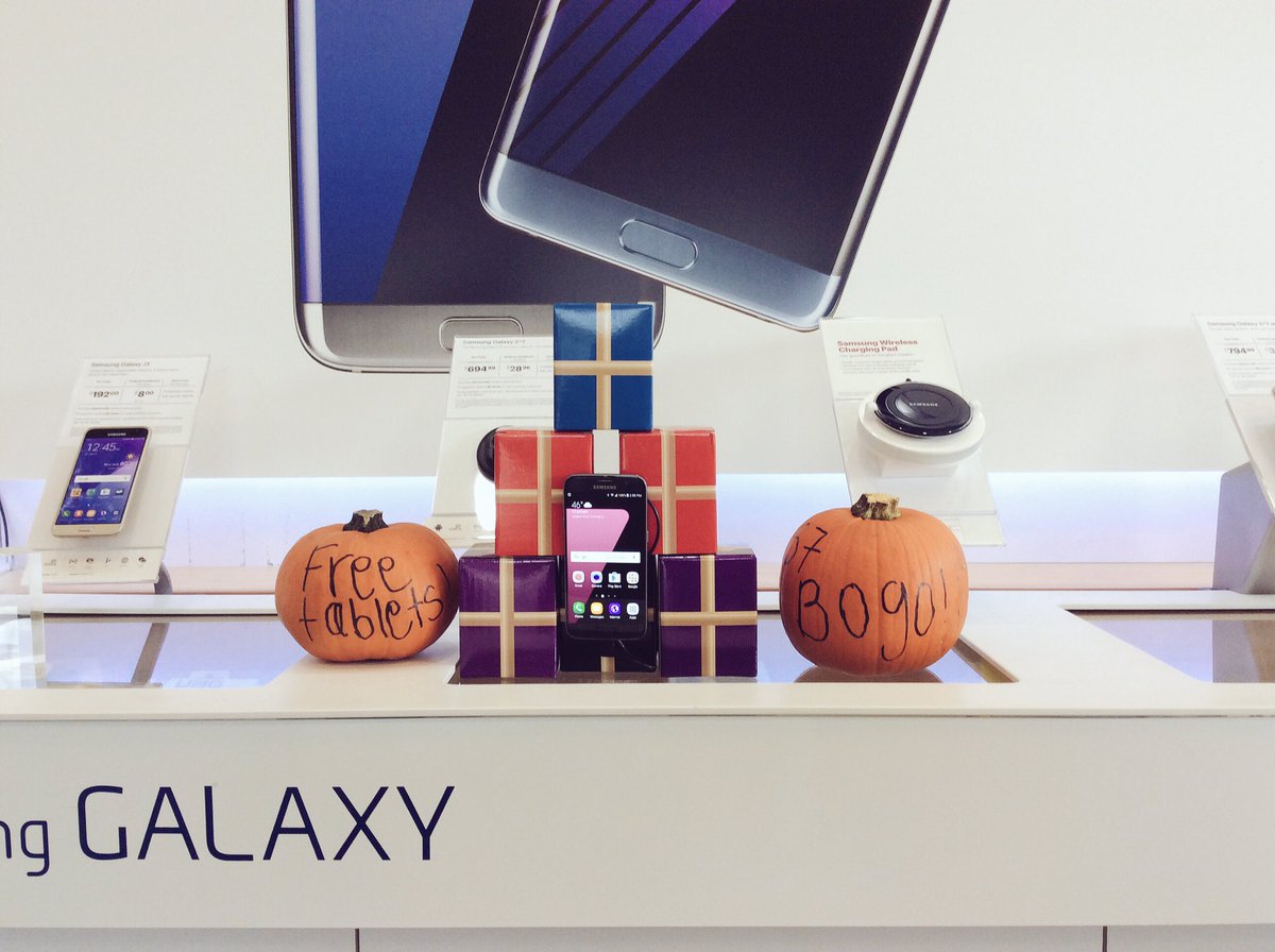 FairfieldPCSMS's tweet photo. Here at Fairfield Sprint we have gifts for you 
#FREEGALAXYS7
#FREEGALAXYTAB
#FREE IPADS (AIR OR MINI)
#Freegiftsforyou
#sprintsaysthanks https://t.co/rXwcxglmSH