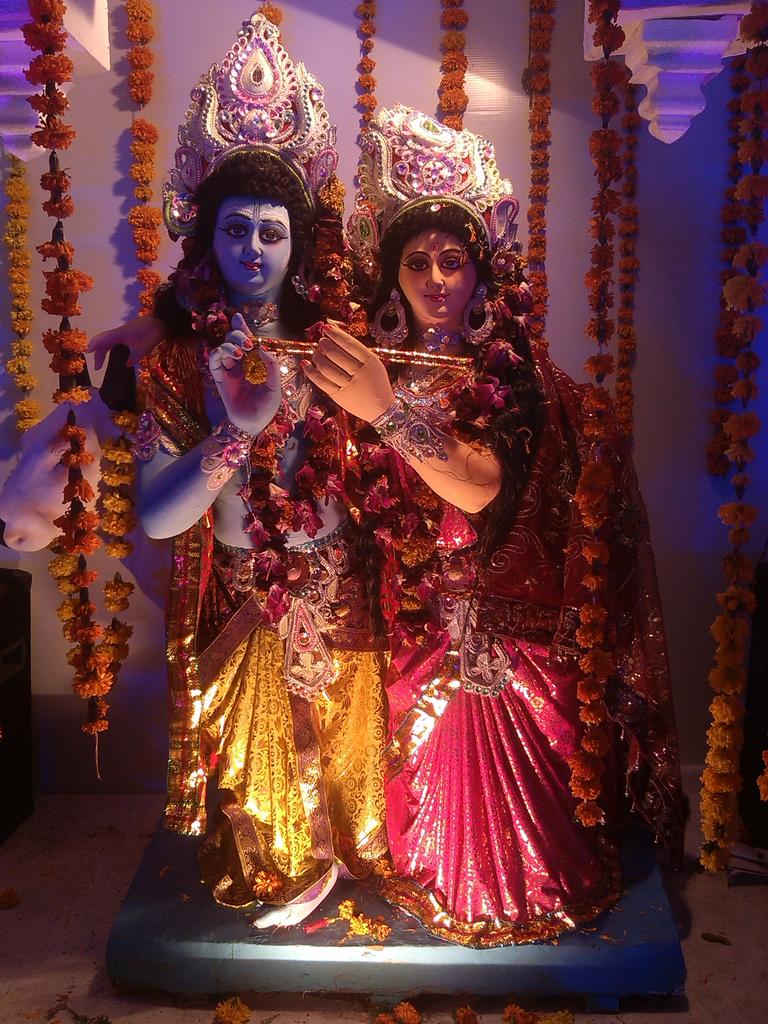 yatharths_lmll7's tweet image. #funTimeMemories
We never forget this moment's with our siblings #ourFestival #jhaaki #fun