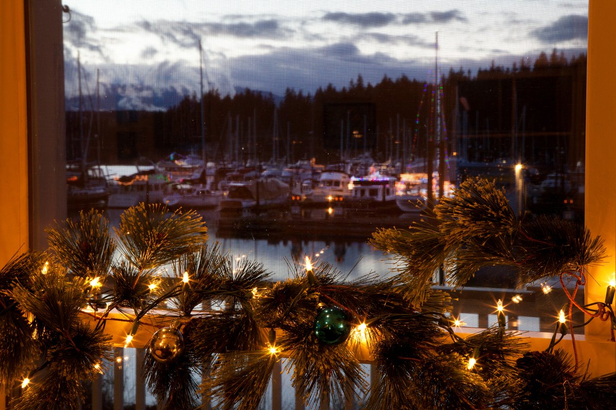 PORTLUDLOW's tweet photo. Celebrate the holiday season with us in #PortLudlow...#itsallhere #olympicpeninsula https://t.co/j4kPO2tOLA https://t.co/PmYVXxPBqJ