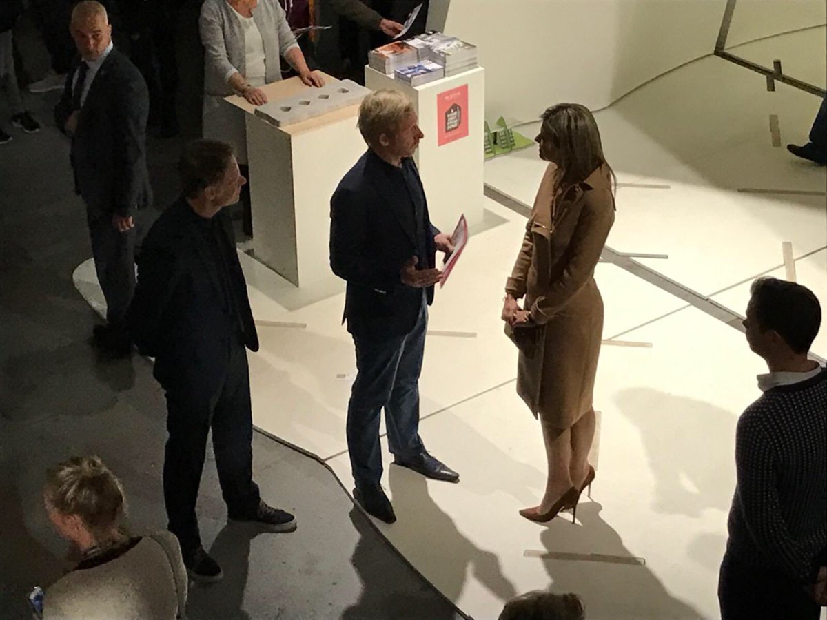 Vereerd om #Koningin #Maxima te mogen ontvangen bij expo A home away from home <a href="/dutchdesignweek/">Dutch Design Week</a> #AHAFH #ddw16. Nog tot komend weekend.