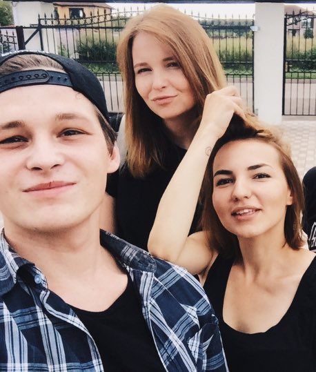 MishaShev's tweet photo. Люблю своих красоток! 😍😘😚скучаю @AnnIonova @tezdzhan ❤️❤️❤️ https://t.co/MgSSFcE7GC