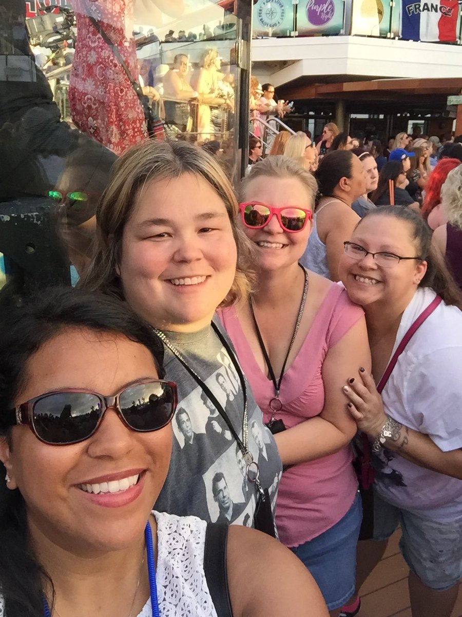 tanyap11013's tweet photo. So thankful to have spent my trip with @princessjrose @asp44 @Nessa1276 @Steph4NKOTB, love you ladies!!❤️❤️❤️❤️❤️❤️❤️❤️ https://t.co/JjVAbxMtOn