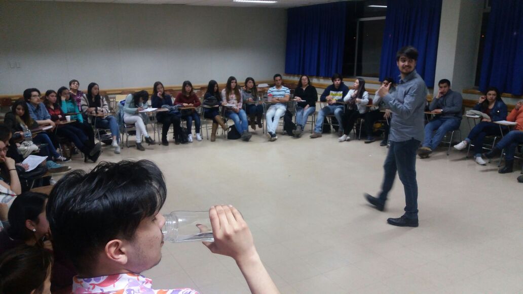 Ejovenchile's tweet photo. Porque el #Emprendimiento duerme muy poco, el equipo de #Magallanes hasta la última hora trabajando con #InnovaUMAG https://t.co/ldjCXtsME0
