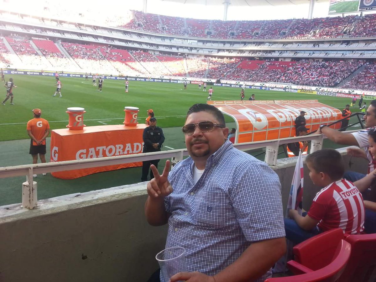 OROZCOCESAR's tweet photo. Yo estoy con @viajaVolaris y con @chivas.saludos desde mexicali. https://t.co/D9hQ2egmpT