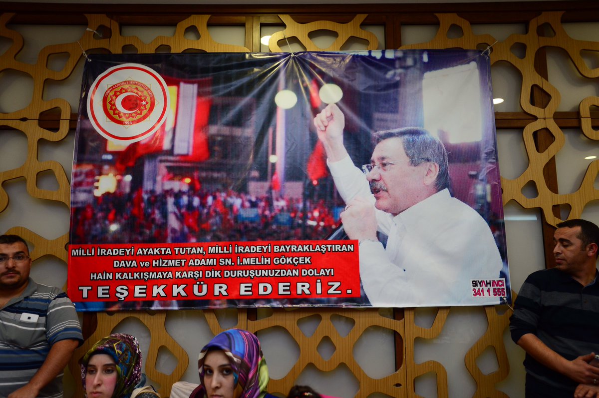 06melihgokcek's tweet photo. 1️⃣BU GECE HAYATIMIN EN ONURLU GECELERİNDEN BİRİNİ YAŞADIM.
GAZİ VE ŞEHİT AİLELERİNE 15TEMMUZU ANLATTIM... https://t.co/Xw6Pbv2RHn