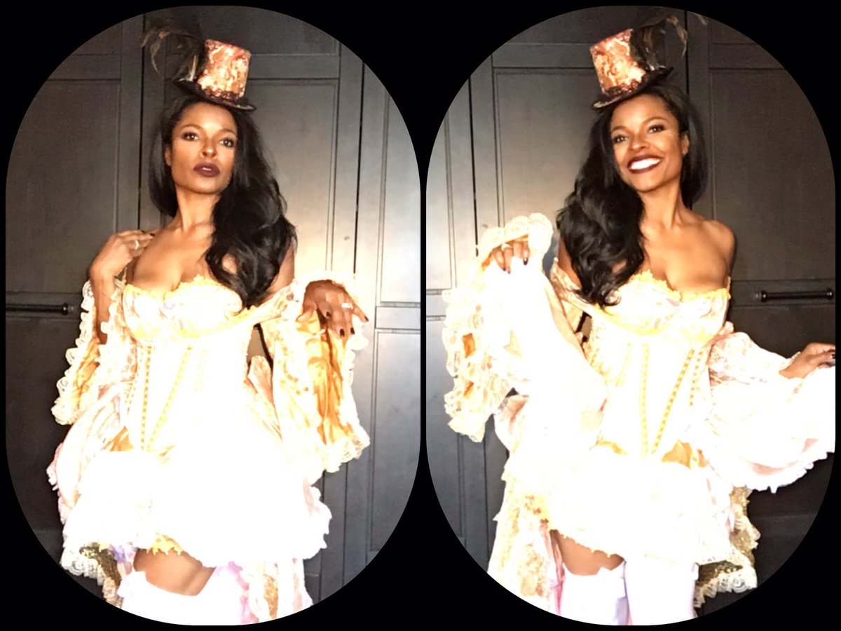 keeshasharp's tweet photo. Loving my "Vixen of Versailles" costume from @yandy posting another one. Which do you like the best?!#budgetforeveryone #getyourcostumenow https://t.co/xB7padklRI