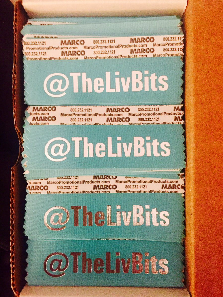 thelivbits's tweet image. These make me happy! #badgeflags #conferenceessential #bestthinginmysuitcase #shareyourpassion @ncte @ASCD @globalearner @digcitsummit