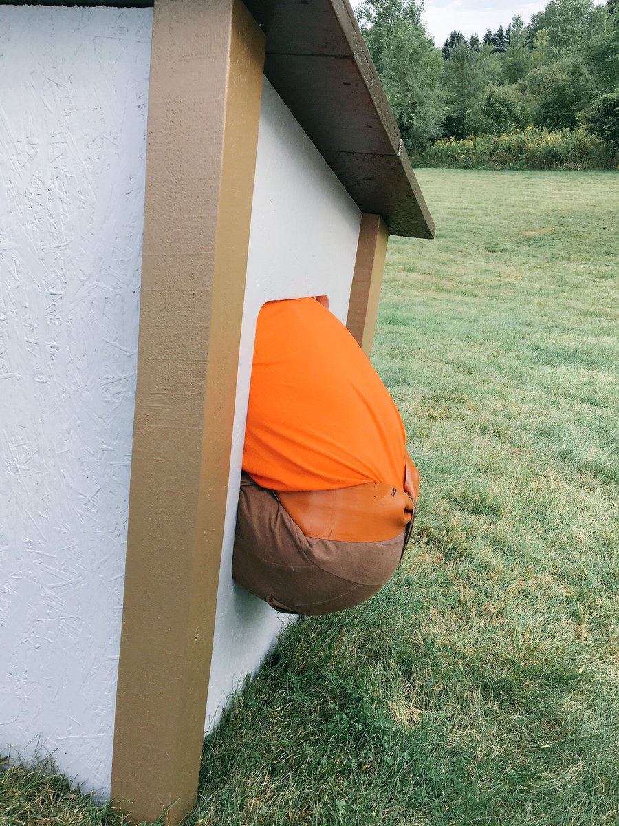 COC_5_builders's tweet photo. There are no bathrooms in the builder hut.... #ClashOfClans https://t.co/Z5pHLMIYkT