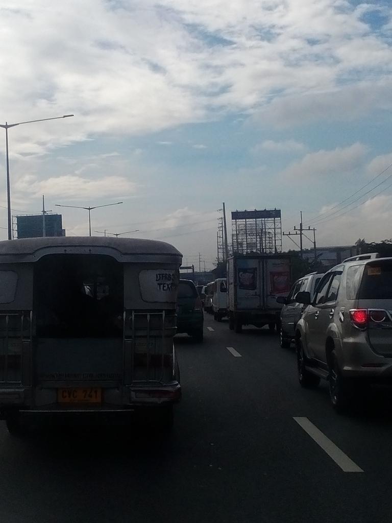 akoayblessed's tweet photo. Di express ang expressway pag traffic. Bakit ngayon pa?
#commuterslife #traffic https://t.co/myLOo6CltF