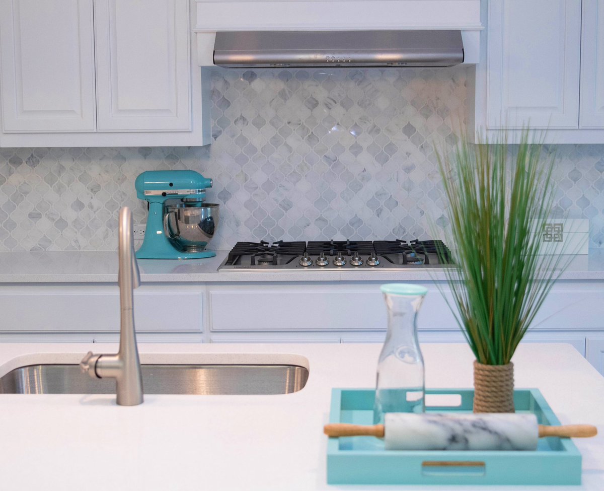 ceruleanconcept's tweet image. Three words... Carrara Lantern Tile. #WhiteKitchen #AustinTX #AustinInteriorDesigner