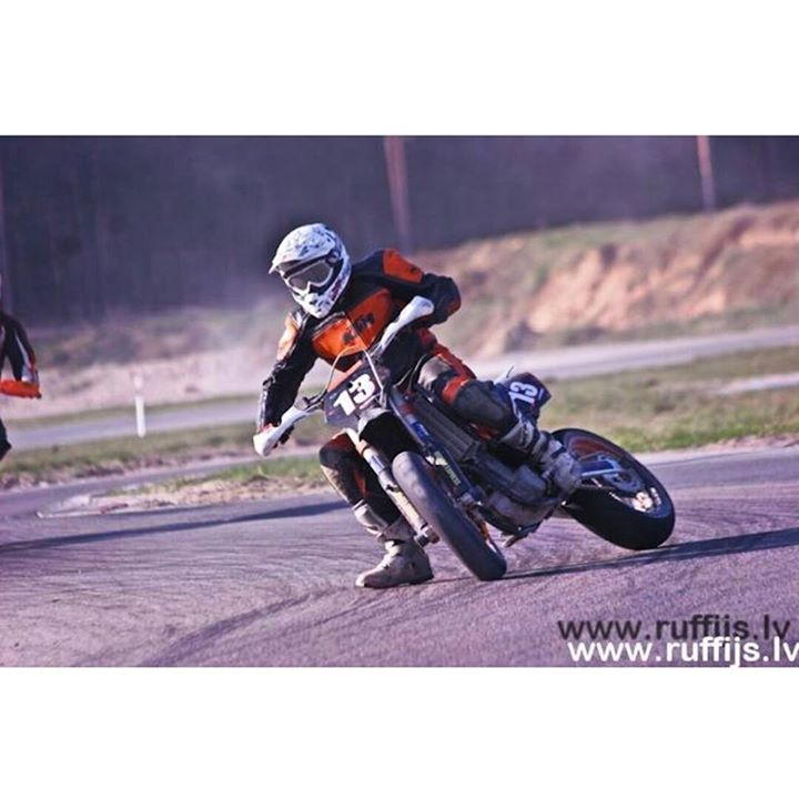 SupermotoBanda's tweet photo. The Power Of Sliding! #supermotard #motard #rideallday #braaap #wheelietime #pimpstarlife @Pimpstarlife #ktm #trackday #smr https://t.co/EPHmlOmf8d