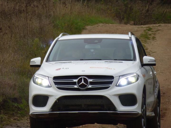 DavidMo85344797's tweet photo. @MBWorldUK #4x4 Driving Experience Amazing cannot wait to do it all again fantastic day,
 great top class Instructor Nathan 👍👍 https://t.co/pYz7FEyQzc