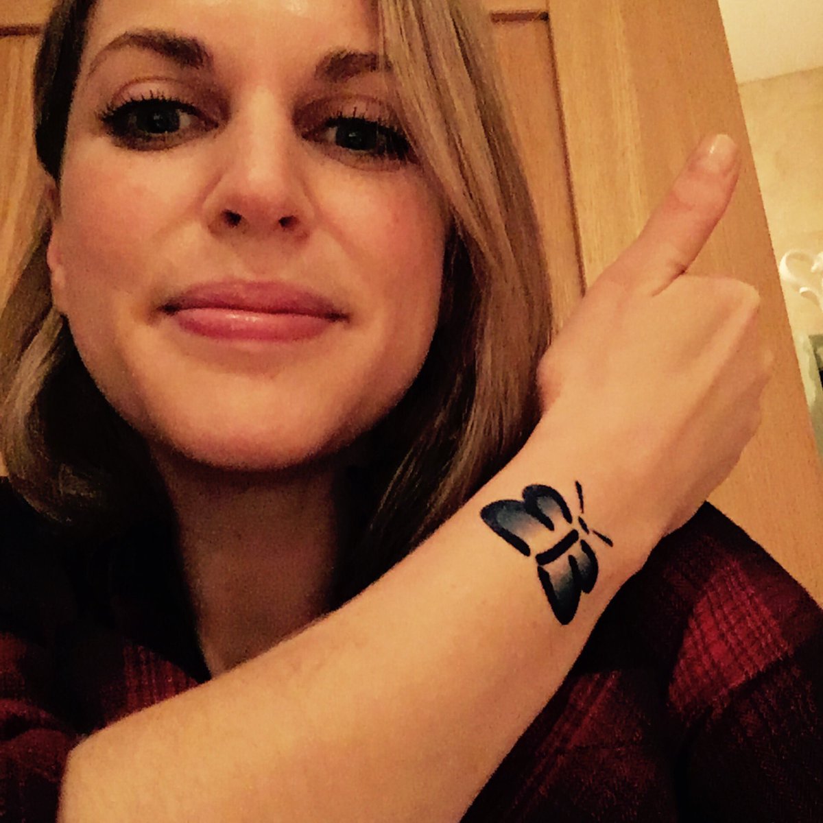 amyhuberman's tweet photo. To support @debraireland during EB awareness week text BUTTERFLY to 50300 #releaseyourbutterfly https://t.co/QUswbmYnJV