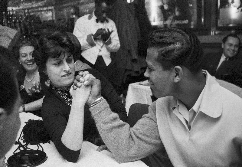 ric_annamagnani's tweet photo. #AnnaMagnani #RaySugar
Ci si rifugiò dentro, si rivolse a noi con smorfia sbigottita: «Ammazzalo, che  muscoli!»
📄 https://t.co/2PdeLddfOO https://t.co/X0l6brbCVs