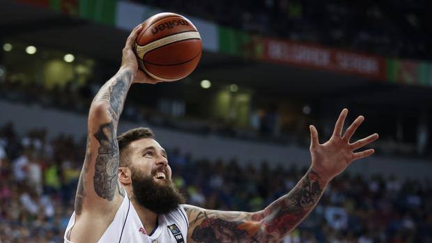 LorenzoBianchi_'s tweet photo. Dunk by @mraduljica
#goolimpia #EA7-REAL https://t.co/HTgIyZ4TKb