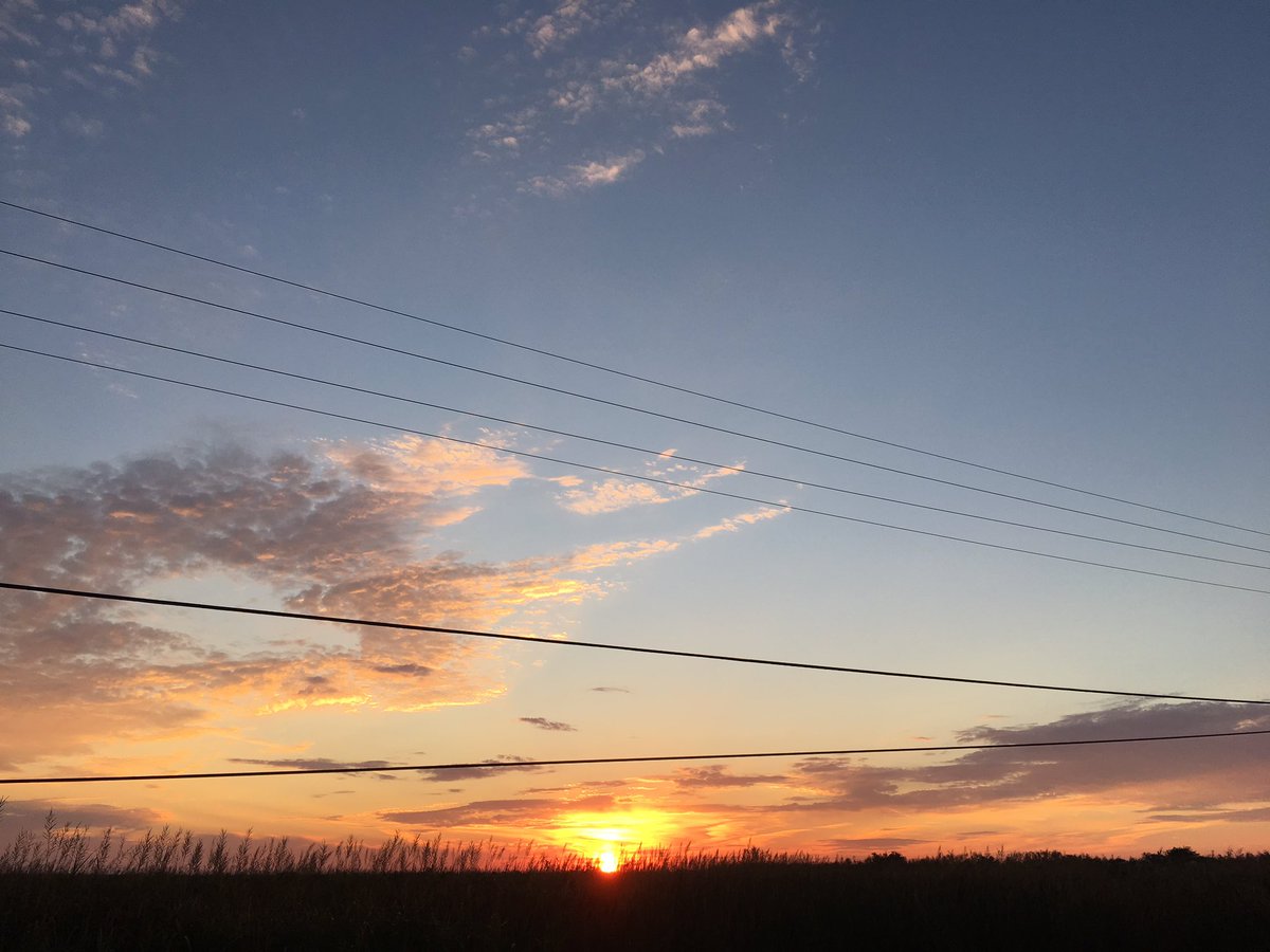 dufrenesguide's tweet photo. A Delacroix sunrise never disappoints. Come see for yourself. https://t.co/wmLs57V24w #fishing #fishDelacroix #fishLA https://t.co/MyU2Lb7JWt