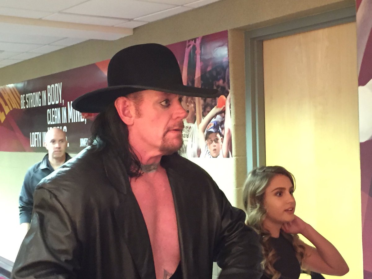 NBA on ESPN na platformě X „The Undertaker is at the Q for opening night photo