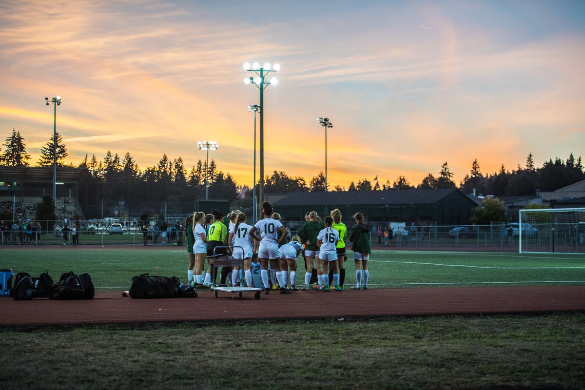 Good luck to girls soccer as they head down to South Salem and take on the Saxons in a play-in game @ 7 tonight🎉⚽️ #GoTigers